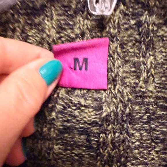 SAVE THE QUEEN Made in Italy Rare Olive and Coral Knit Poncho Shrug - Picture 3 of 6